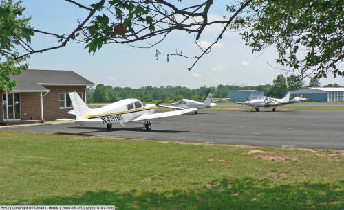Somerset Airport picture