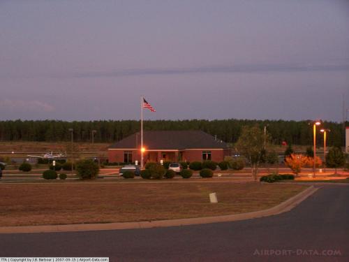 Sanford-lee County Rgnl Airport picture