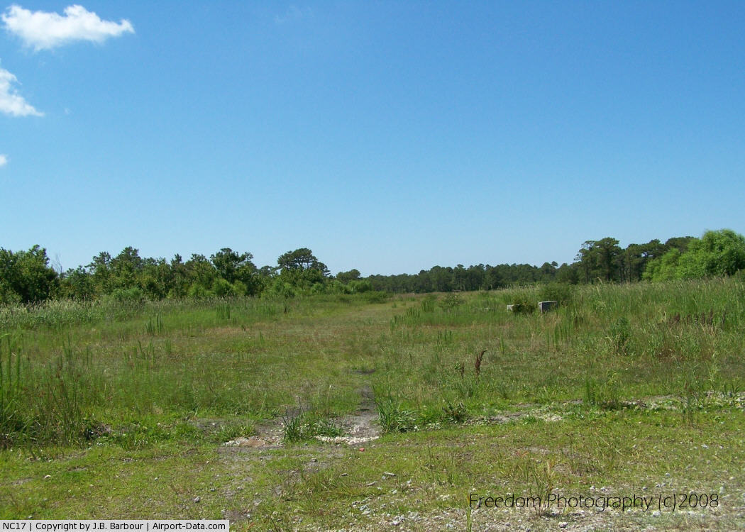 Wolf's Den Airport picture