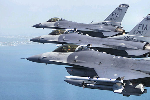
General Dynamics Block 30D F-16Cs of the 93d Fighter Squadron over Biscayne Bay, Florida. Identifiable is F-16C AF Serial No. 86-0267.