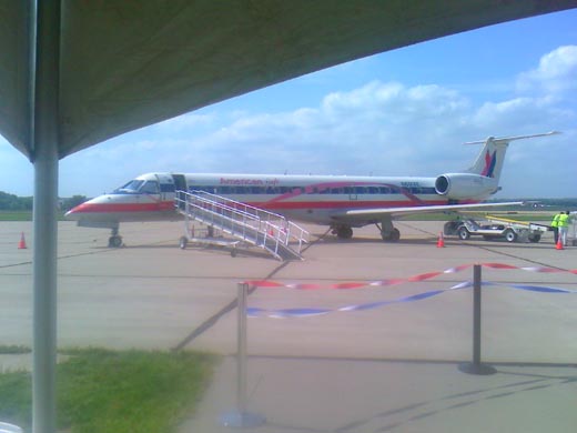 
An American Eagle Embraer Regional Jet at Manhattan