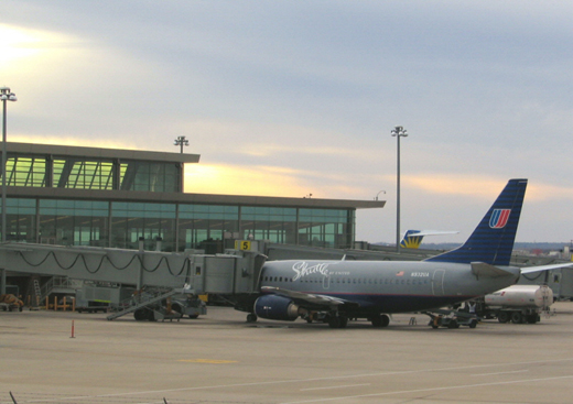 
A 'Shuttle by United Airlines' Boeing 737-500 at Gate 5.