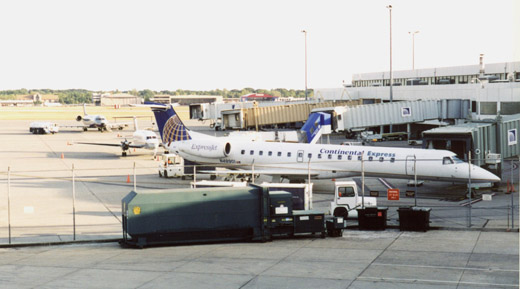 
A Continental Express ERJ-145 at Gate B2 in September 2002.
