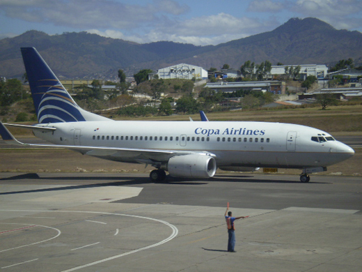
A Copa Airlines Boeing 737-700 at Toncontín