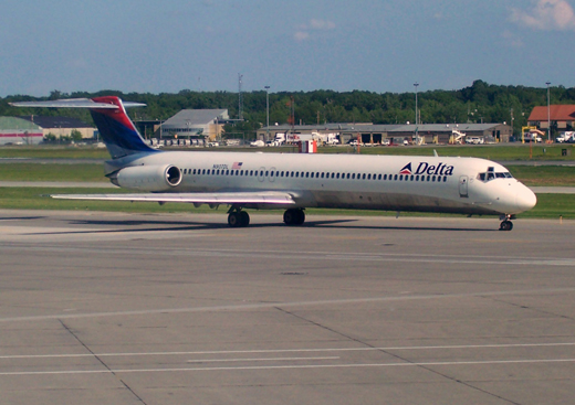 
An MD-88 aircraft of Delta Air Lines departing for Atlanta in June 2009.