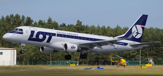 
LOT Polish Airlines ERJ-175 landing