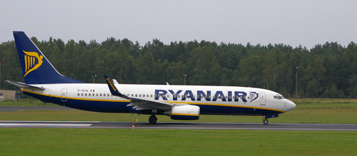
Ryanair Boeing 737-800 taxing