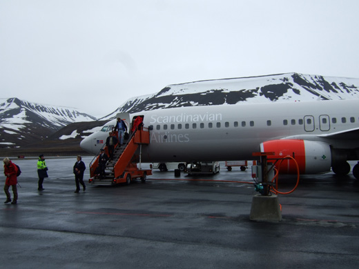 
Passengers disembarking a Scandinavian Airlines Boeing 737-800