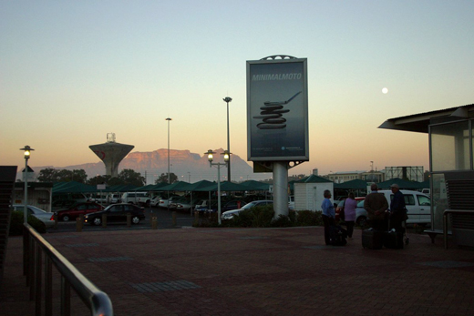 
The general parking area, with Table Mountain in the background.