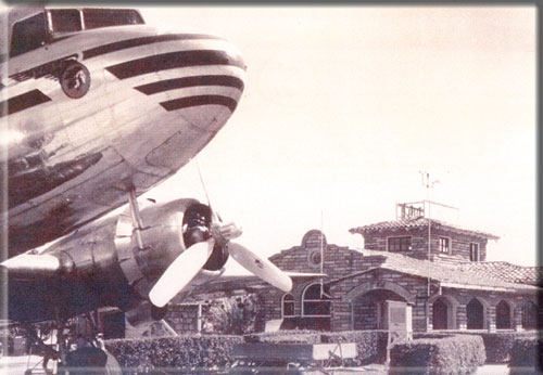 
Sahsa DC-3 in front of Toncontín's old terminal, 1945