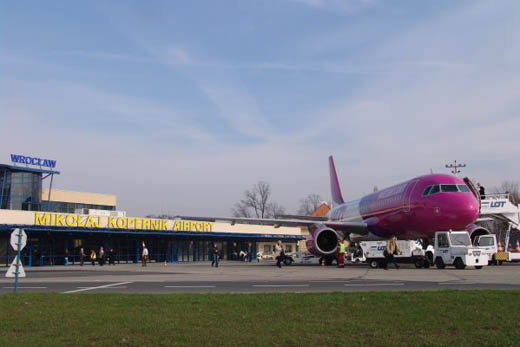 
Wizz Air Airbus 320 at stand
