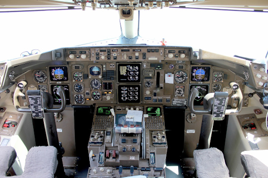 
Two-crew cockpit of a Condor 757-300 with CRT displays
