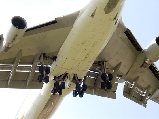 
Wing and fuselage undercarriages on a Boeing 747, shortly before landing
