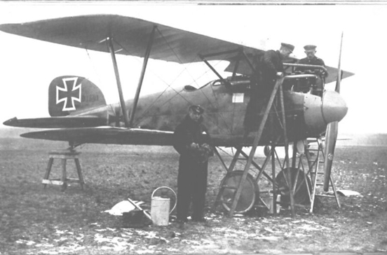 
Ernst Udet in front of his Albatros D.III (serial D.1941/16)