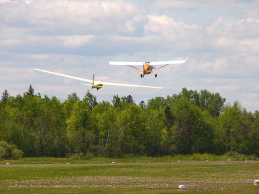 
A Champion 7GCAA Citabria towing a Schweizer SGS 1-34 sailplane