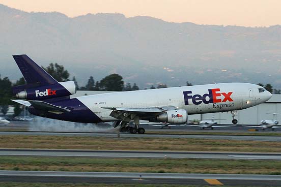 
FedEx DC-10 landing