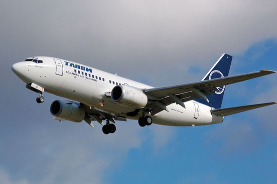 
A TAROM 737-700