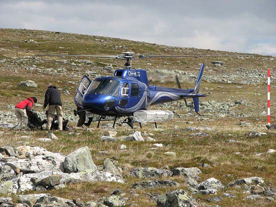 
AS350 B2 operated by Heliflite picking up hikers in Enontekiö, Finland.