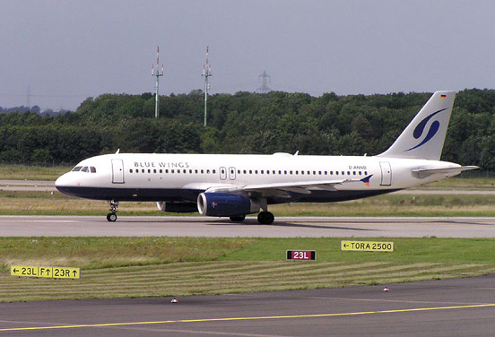 
Blue Wings Airbus 320-200