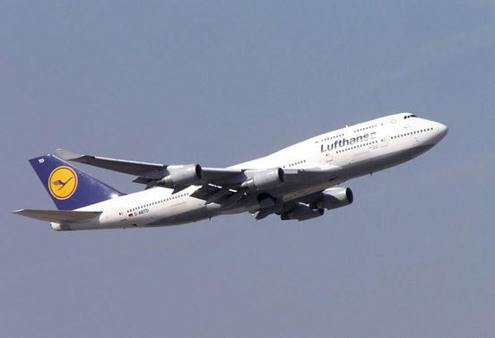 
Lufthansa Boeing 747-400