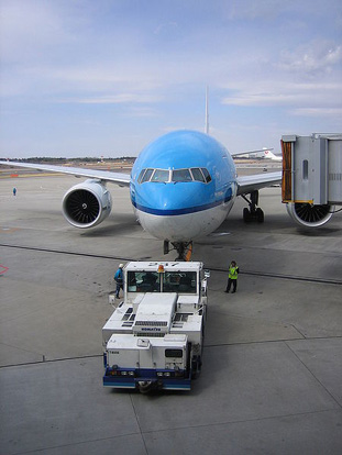 
An aircraft tow tractor moving a KLM Boeing 777
