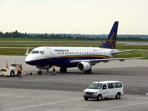 
Embraer 175 at Ottawa (2005)