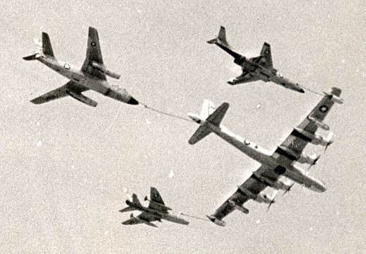 
A F-101A Voodoo (top right), B-66 Destroyer (top left) and F-100D Super Sabre refuel from a KB-50J tanker in the early 1960s