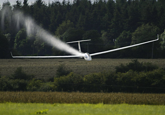 
A glider releasing its water ballast