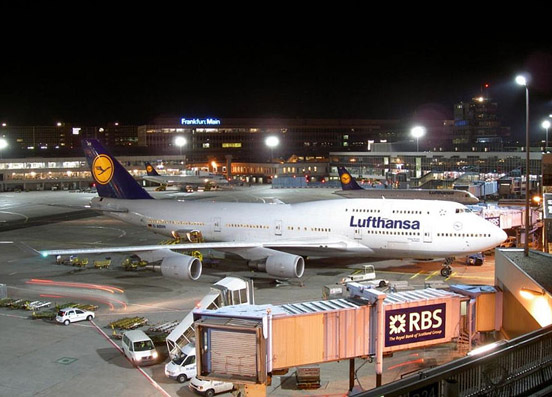 
Lufthansa Boeing 747-400.