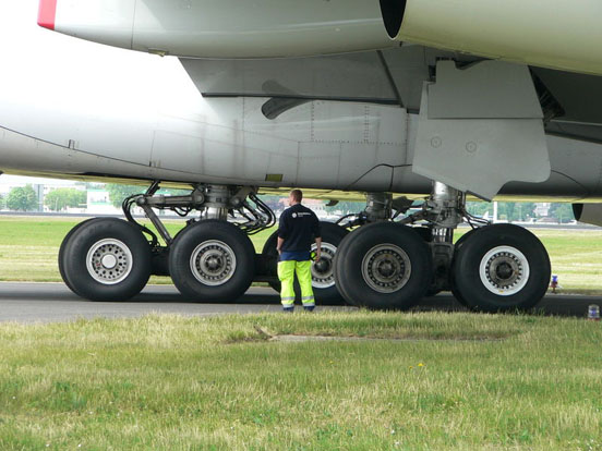
The A380's 20-wheel main landing gear