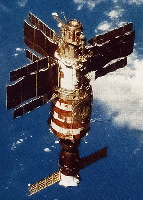 
Salyut 7, the final Salyut station to be launched, as seen from the departing Soyuz T-13 spacecraft